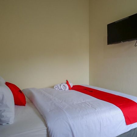 Hostel Reddoorz Near Terminal Mendolo Wonosobo Exteriér fotografie