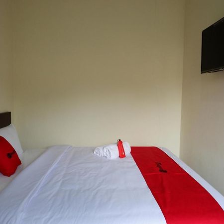 Hostel Reddoorz Near Terminal Mendolo Wonosobo Exteriér fotografie