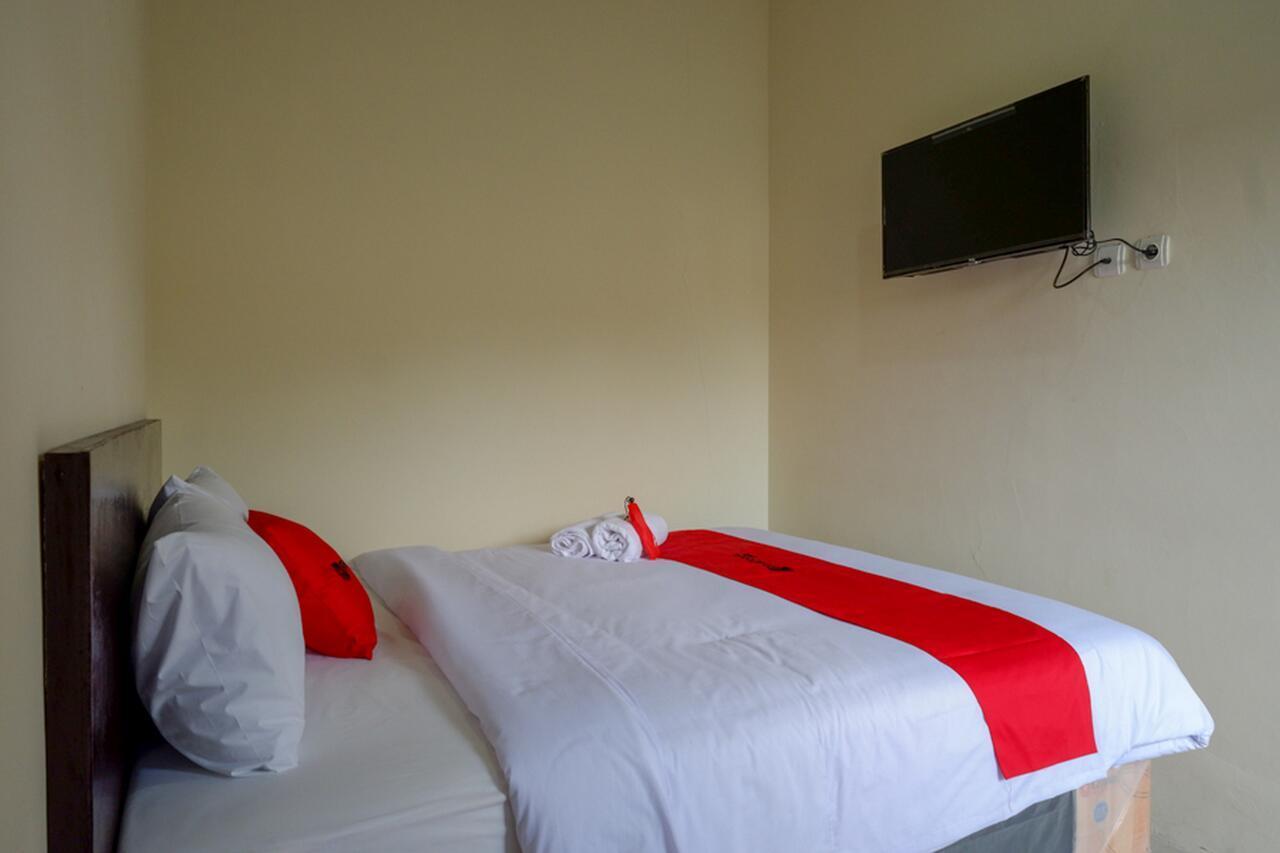 Hostel Reddoorz Near Terminal Mendolo Wonosobo Exteriér fotografie