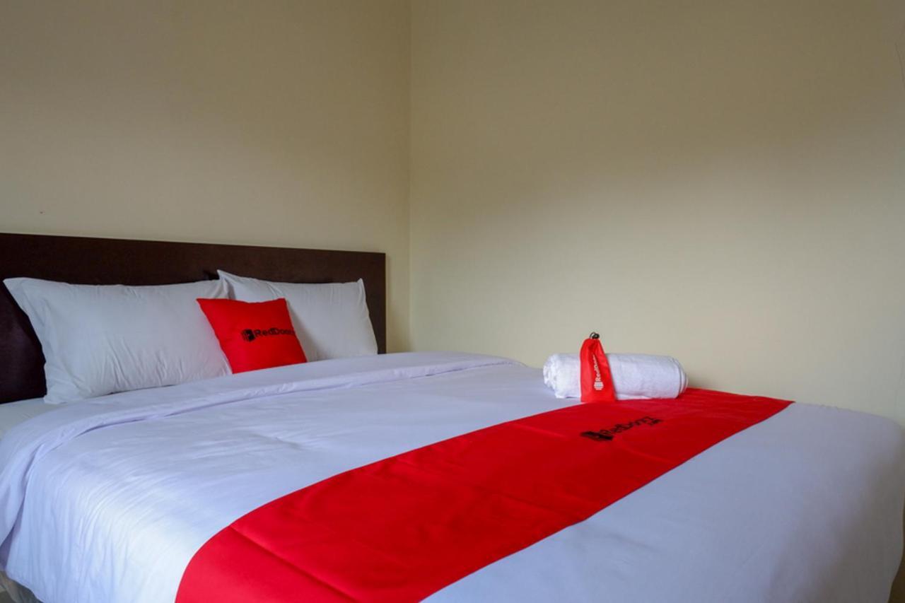 Hostel Reddoorz Near Terminal Mendolo Wonosobo Exteriér fotografie