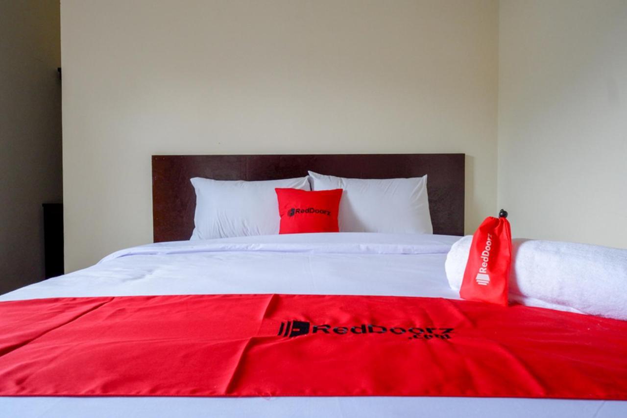 Hostel Reddoorz Near Terminal Mendolo Wonosobo Exteriér fotografie